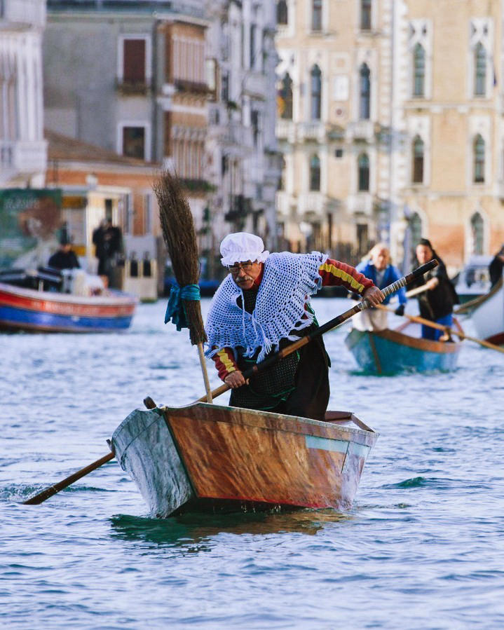 Hotel Excelsior Venice - On 6 January the Befana arrives by water in Venice